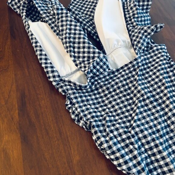 J Crew - Ruffle V-Neck Ruched One-Pc swimsuit in Classic Gingham, Ladies Size 10 - Picture 5 of 6